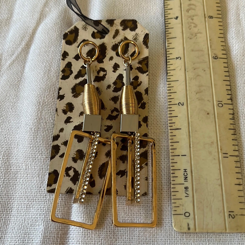 Cute Fashion Earrings.